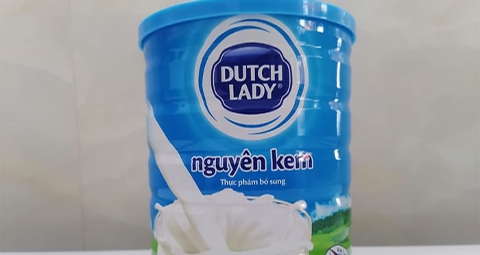 Sữa bột nguyên kem Dutch Lady dạng lon