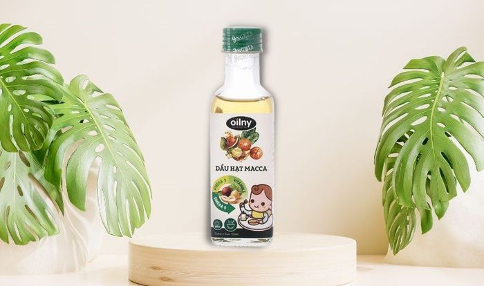 Dầu macca Oliny phù hợp cho việc ăn dặm của bé, chai 100 ml (từ 6 tháng)