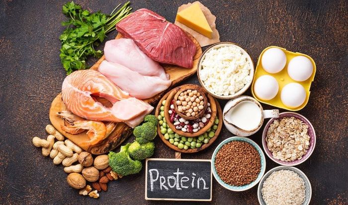 Các nguồn protein phong phú mẹ có thể lựa chọn như thịt, trứng, cá, tôm,...