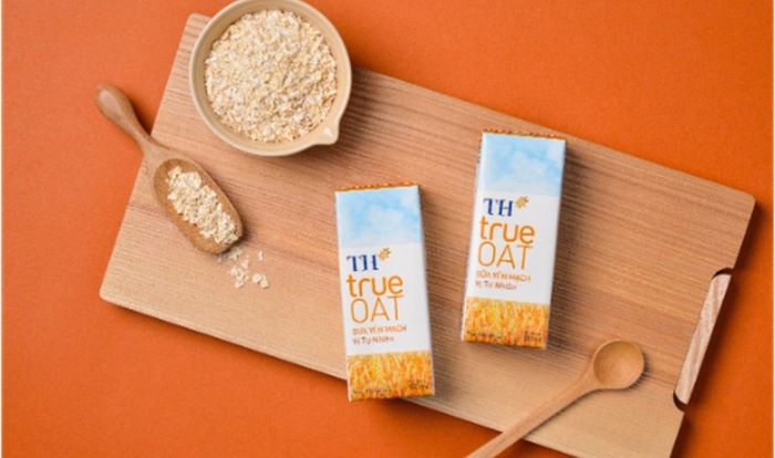 Hộp 4 lọ sữa yến mạch TH true Oat 180 ml (từ 1 tuổi)