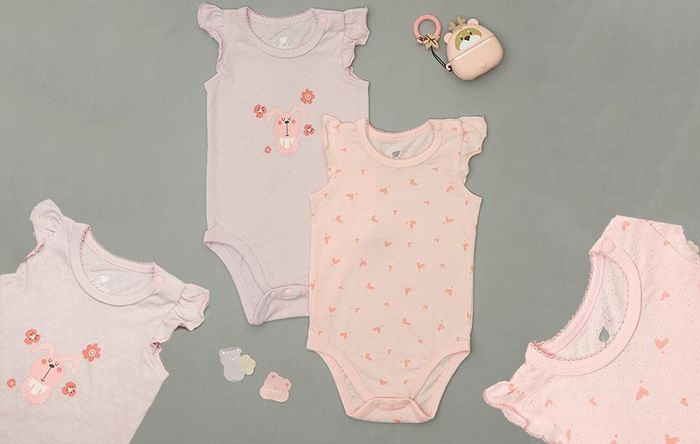 Bộ 2 bodysuit dành cho bé gái Lullaby NH615P-02 với hai màu hồng và tím.