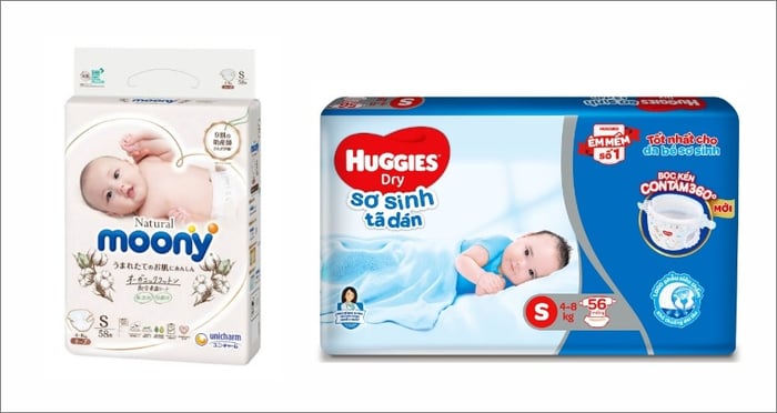 Tã dán Moony Natural kích thước S và tã dán Huggies Dry kích thước S