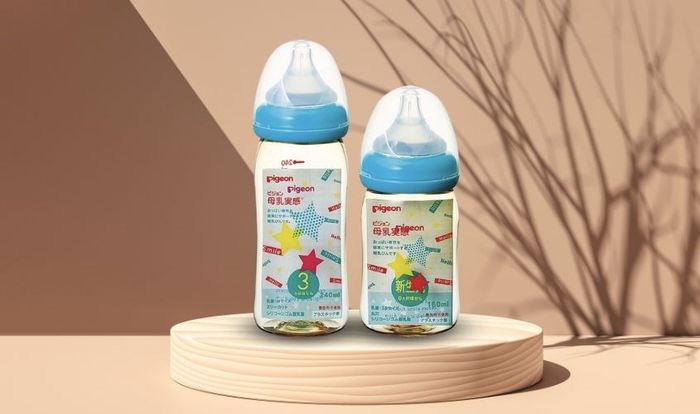 Bình sữa nhựa PPSU Pigeon Plus dung tích 240 ml, cổ rộng, có hình ngôi sao