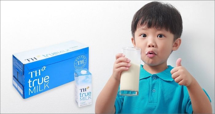 Hộp 12 lọ sữa tươi TH true MILK ít đường dung tích 1 lít