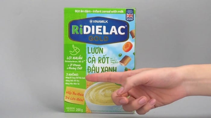 Bột ăn dặm Vinamilk RiDielac Gold lươn, cà rốt và đậu xanh hộp 200g (7 - 24 tháng)