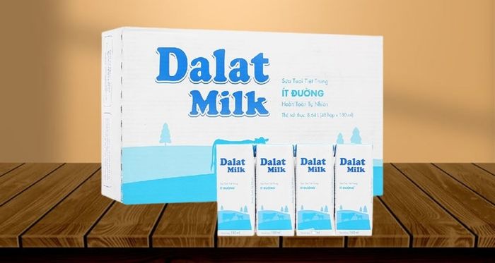 Hộp 48 lọ sữa tươi Dalat Milk ít đường dung tích 180 ml