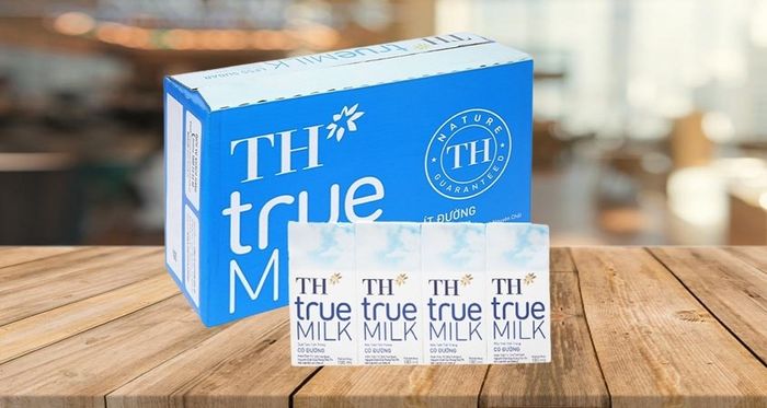 Hộp 48 lọ sữa tươi TH true MILK có đường dung tích 180 ml