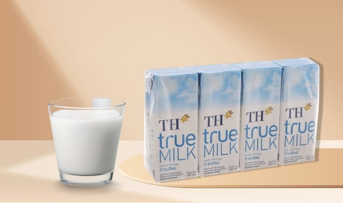 Lốc 4 hộp sữa tươi tiệt trùng TH true MILK ít đường 180 ml