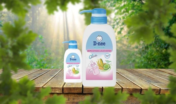 Nước rửa bình sữa D-nee chai 500 ml giúp loại bỏ mọi dơ bẩn trong bình