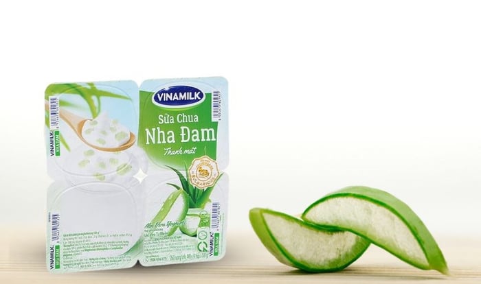 Lốc 4 hộp sữa chua trái cây Vinamilk vị nha đam