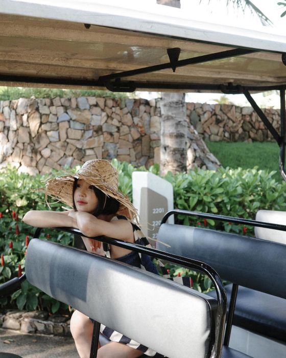 Nam Gyu Ri Khoe Ảnh Thư Giãn Tại Một Khu Nghỉ Dưỡng Bên Bờ Biển Ở Nha Trang - Ảnh: Instagram Cá Nhân