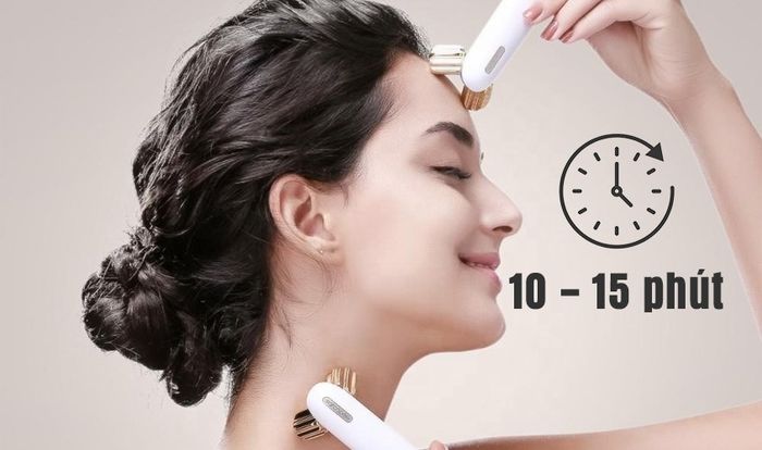 Sử dụng máy massage mặt trong khoảng 10 - 15 phút mỗi lần sẽ giúp da trở nên đàn hồi và khỏe mạnh.