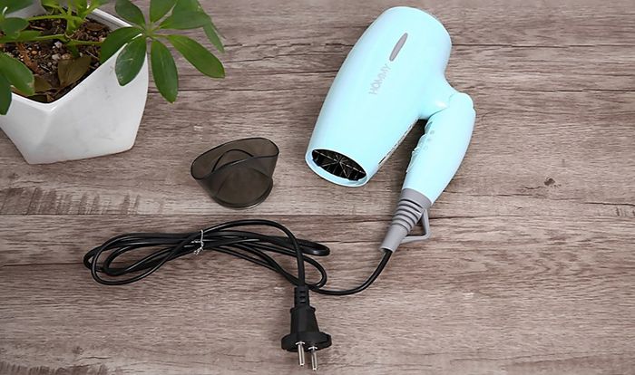 Sử dụng máy sấy tóc 1800W Hommy RW-830 để làm khô nước trong đồng hồ