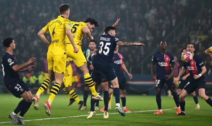 Matt Hummels 2 lần đánh đầu ghi bàn quan trọng giúp BVB vượt qua PSG