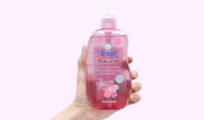 Dầu tắm gội cho bé D-nee Sakura chiết xuất từ hoa anh đào 380 ml