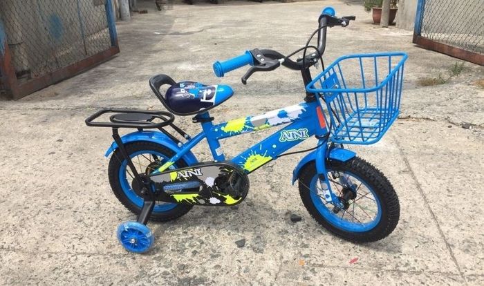 Chọn xe đạp có màu sắc lôi cuốn cho bé 2 tuổi