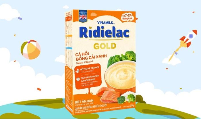 Bột ăn dặm Vinamilk RiDielac Gold cá hồi, bông cải xanh hộp 200g, phù hợp từ 7 - 24 tháng tuổi.