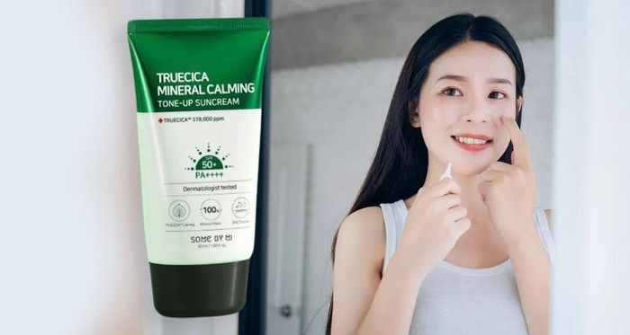 Sử dụng Kem chống nắng Some By Mi Truecica Mineral Calming SPF 50+ PA++++ 50 ml để bảo vệ da khỏi tác động của tia UV