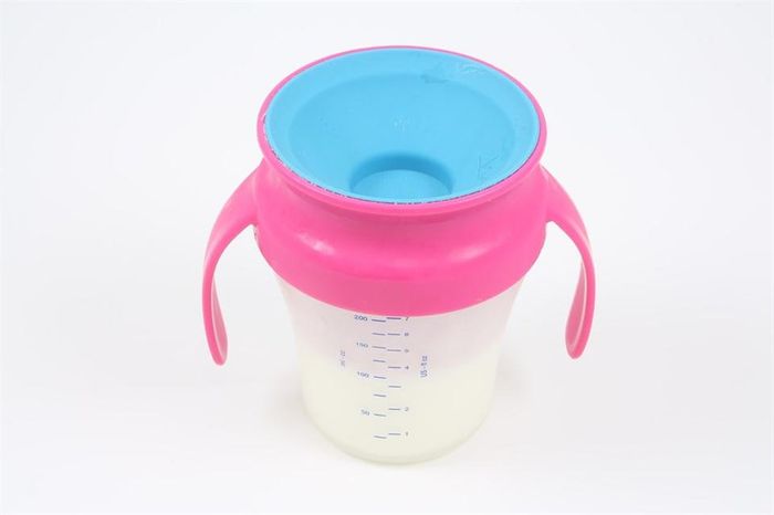 Cốc sippy. Nguồn hình Pixabay