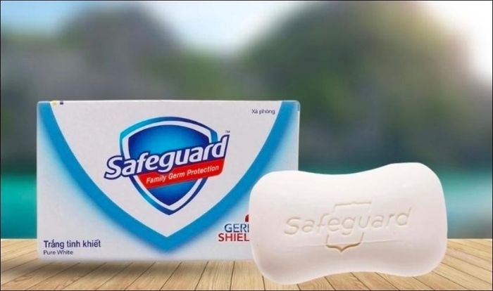 Xà phòng cục Safeguard trắng tinh khiết bảo vệ vượt trội với hương thơm dịu nhẹ 135g