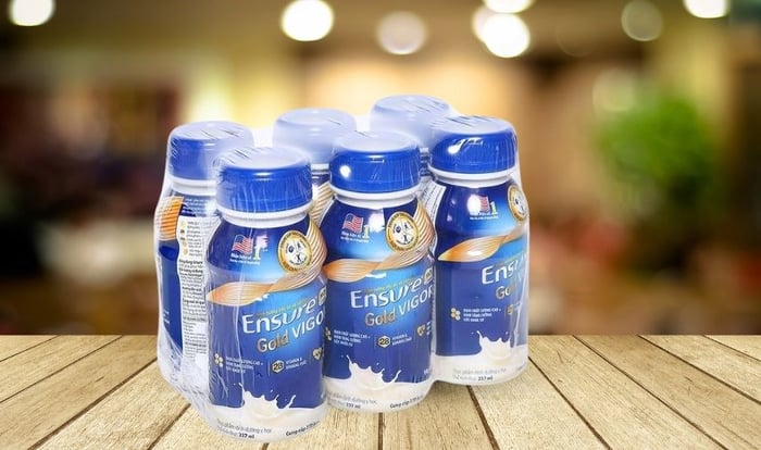 Lốc 6 chai sữa bột người lớn pha sẵn Ensure Gold Vigor hương vani 237 ml