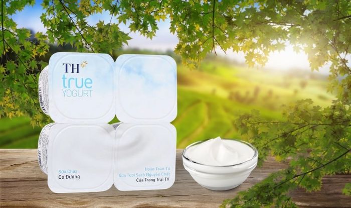 Lốc 4 hộp sữa chua có đường TH true YOGURT 100g (dành cho trẻ từ 1 tuổi)