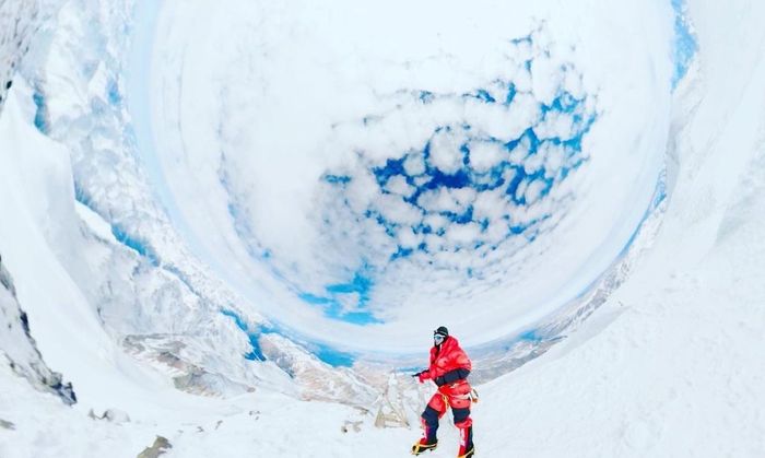 Celine Nhã Nguyễn tại Elbrus - đỉnh núi cao nhất châu Âu.