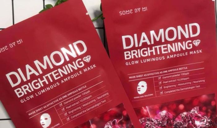 Mặt nạ giấy dưỡng trắng da Some By Mi Diamond Brightening với ngọc trai và bột kim cương 25g