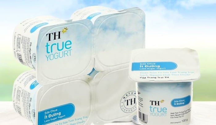 Lốc 4 hộp sữa chua ít đường TH true YOGURT 100g (từ 1 tuổi)