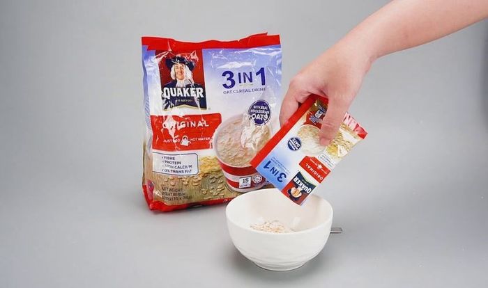 Yến mạch nguyên chất cán mỏng vị truyền thống Quaker 420g (dành cho bé từ 3 tuổi)