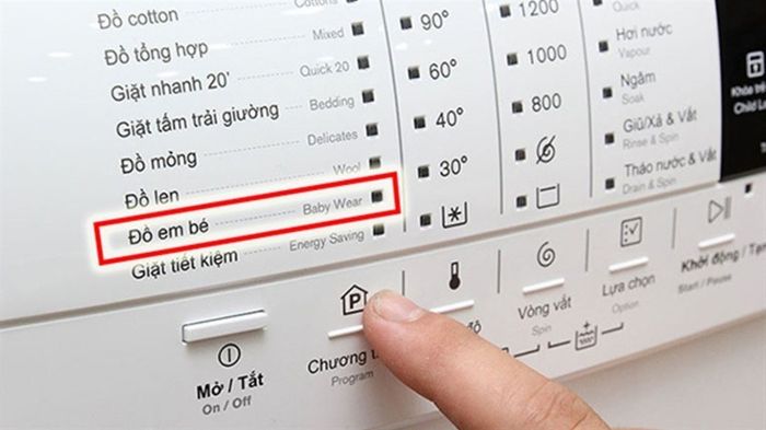 Sử dụng chế độ giặt cho quần áo sơ sinh khi giặt