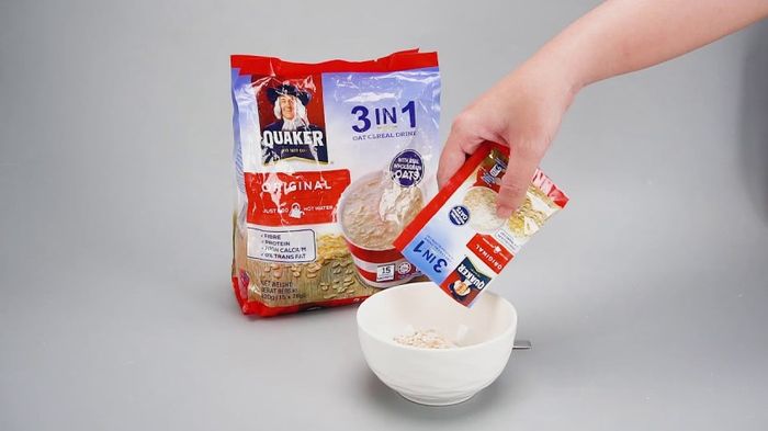 Yến mạch nguyên chất cán mỏng vị truyền thống Quaker 420g (dành cho trẻ từ 3 tuổi trở lên)