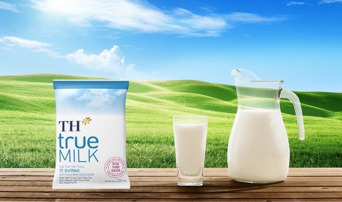 Sữa tươi TH true MILK ít đường 220 ml (từ 1 tuổi)