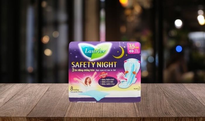 Băng vệ sinh ban đêm Laurier Safety Night chống tràn có cánh 8 miếng