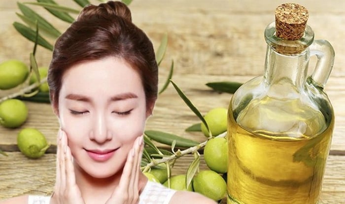 Dầu olive giúp làm dịu và làm mềm làn da, mang lại làn da mịn màng, trẻ trung