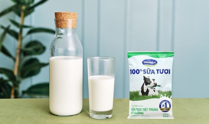 Sữa tươi Vinamilk với đường 220 ml (từ 1 tuổi)