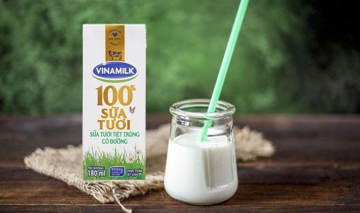 Hộp 4 lốc sữa tươi Vinamilk có đường 180 ml