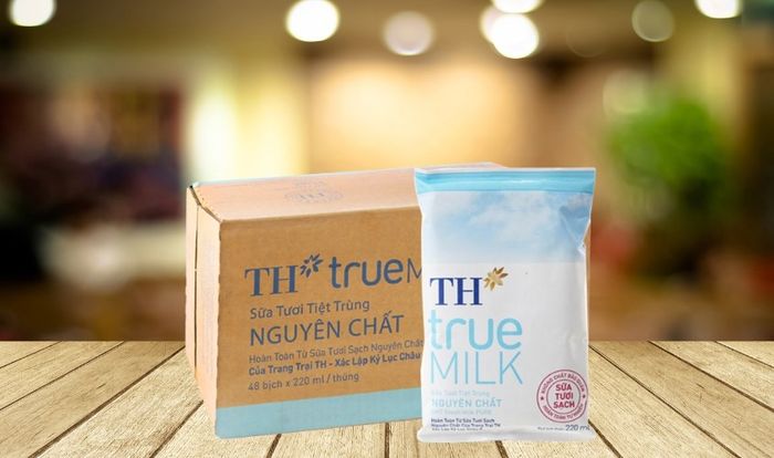 Thùng 48 bịch sữa tươi TH true MILK không đường 220 ml (từ 1 tuổi)