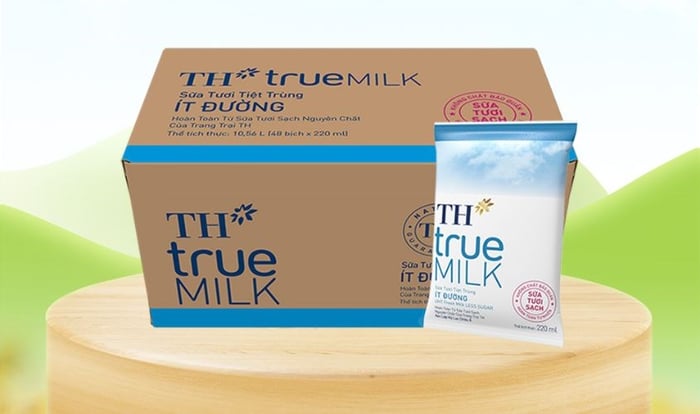 Sữa tươi tiệt trùng TH true MILK ít đường 220 ml