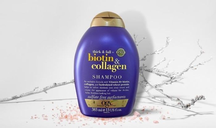 - Biotin và collagen giúp bảo vệ tóc chắc khỏe, ngăn ngừa gãy rụng, kích thích tóc mọc nhanh, mềm mượt.