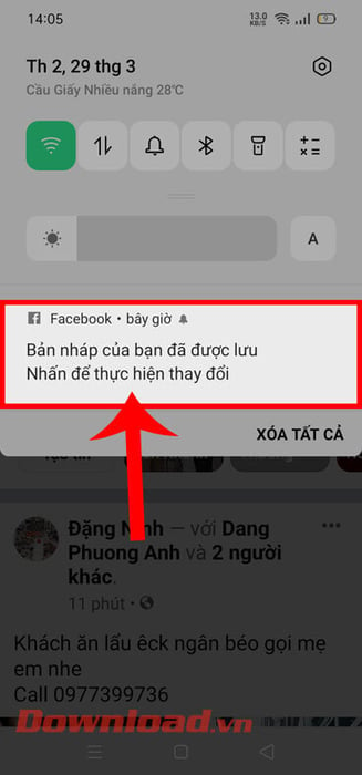 Chạm vào thông báo của Facebook trên điện thoại