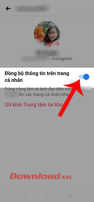 Vuốt công tắc ở mục Đồng bộ thông tin trên trang cá nhân