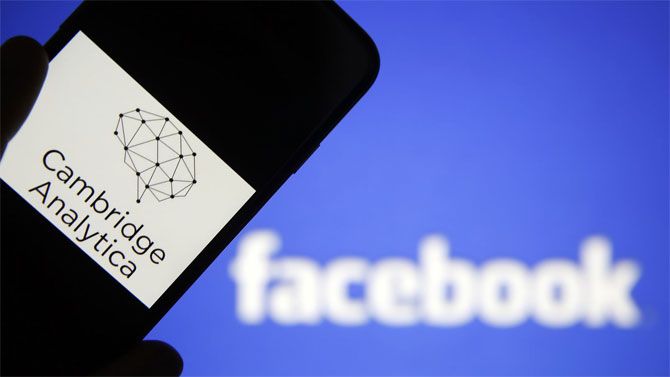 Facebook và Cambridge Analytica