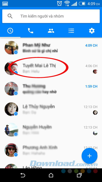 Nhấn và giữ tên ai đó trong danh sách trò chuyện