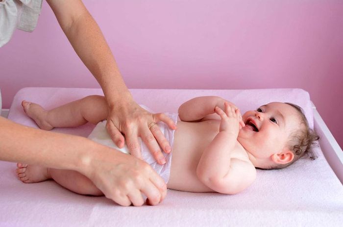 Chọn tã phù hợp với nhu cầu và độ tuổi của bé