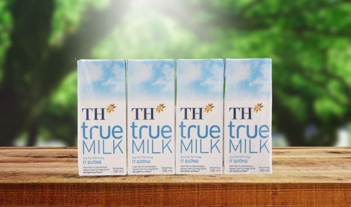 Lốc 4 hộp sữa tươi TH true MILK ít đường 180 ml (từ 1 tuổi)