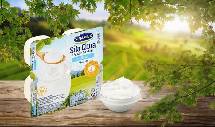 Lốc 4 hộp sữa chua ít đường Vinamilk 100g (dành cho trẻ từ 1 tuổi)