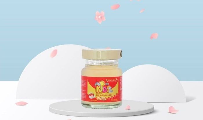 Nước yến sào Nunest Kids vị dâu 70 ml/hũ (phù hợp từ 6 tháng tuổi)