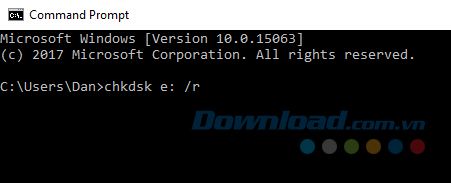 Gõ chkdsk e:/r Và Ấn Enter