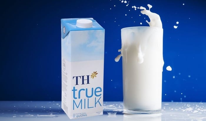 Thùng 48 hộp sữa tươi TH true MILK ít đường 180 ml